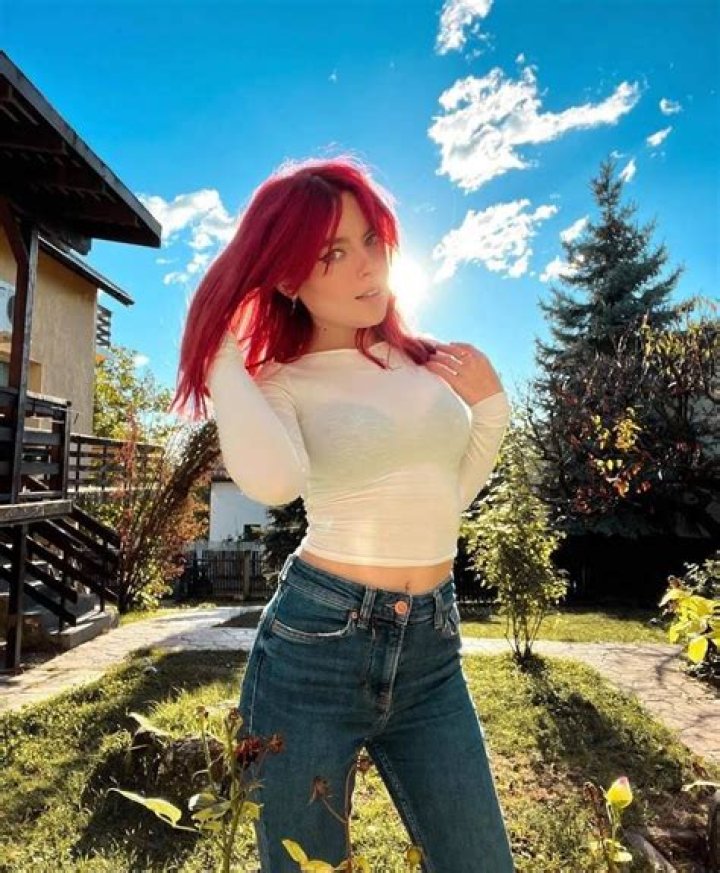 Andreea Munteanu (singer)-Wiki, Age, Net Worth, Biography , Spotify, TikTok, Facebook, Facts and Fam