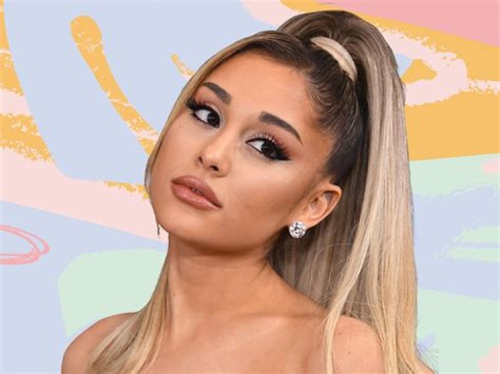 Ariana Grande Reveals Her Natural Curly Hair Without Ponytail ·