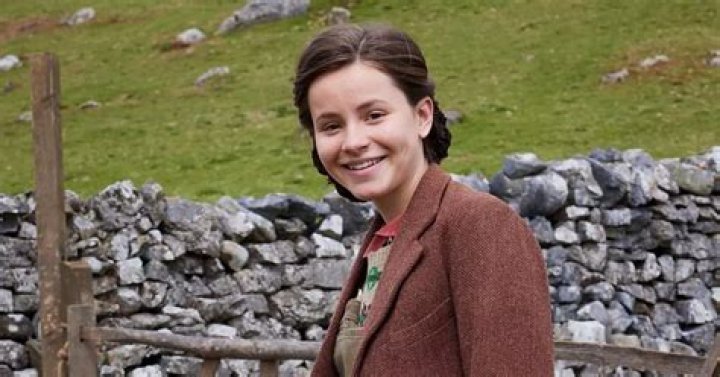 Dive Into The Secrets Behind Imogen Clawson's Age