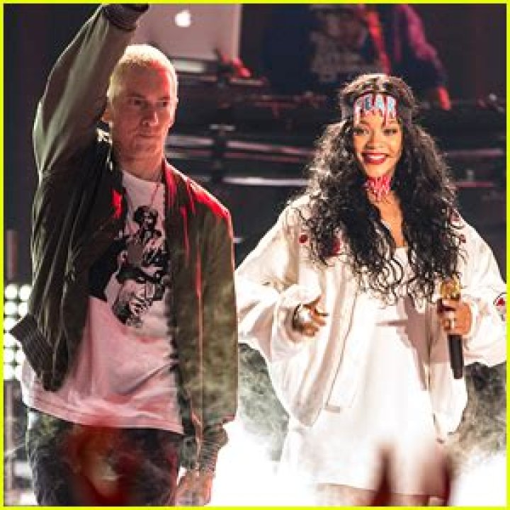 Eminems Violent 2009 Lyric About Rihanna Leaks