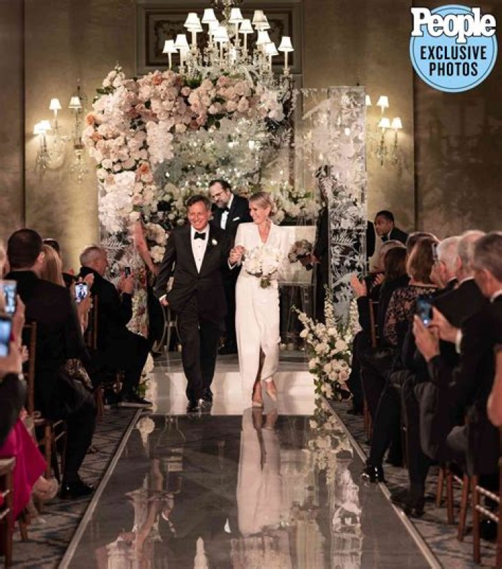 GMA correspondent Dr. Jennifer Ashton, 53, marries billionaire husband Tom Werner, 72, in unconventi