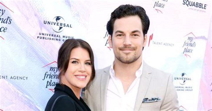 Greys Anatomy Star Giacomo Gianniotti Is Engaged to Girlfriend Nichole Gustafson!