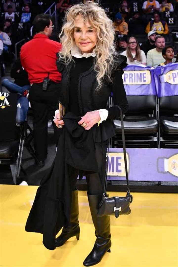 How tall is Dyan Cannon |