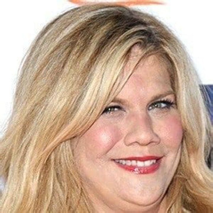 How tall is Kristen Johnston |