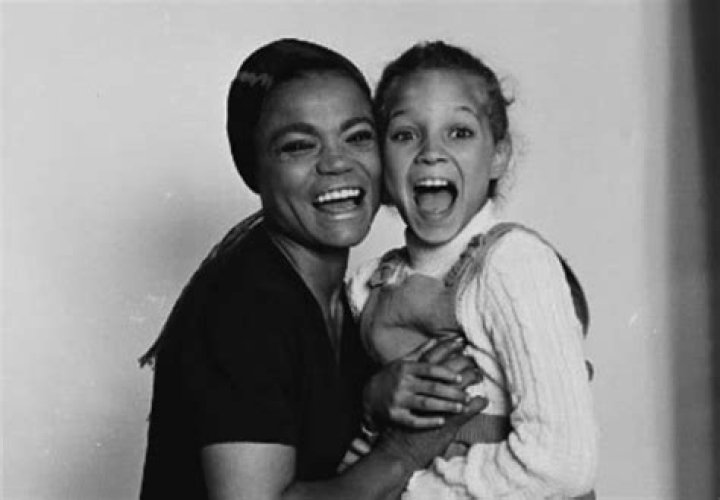 How tall was Eartha Kitt |