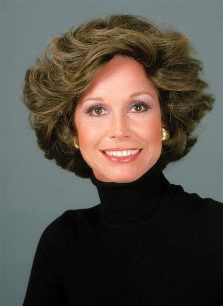 How tall was Mary Tyler Moore |