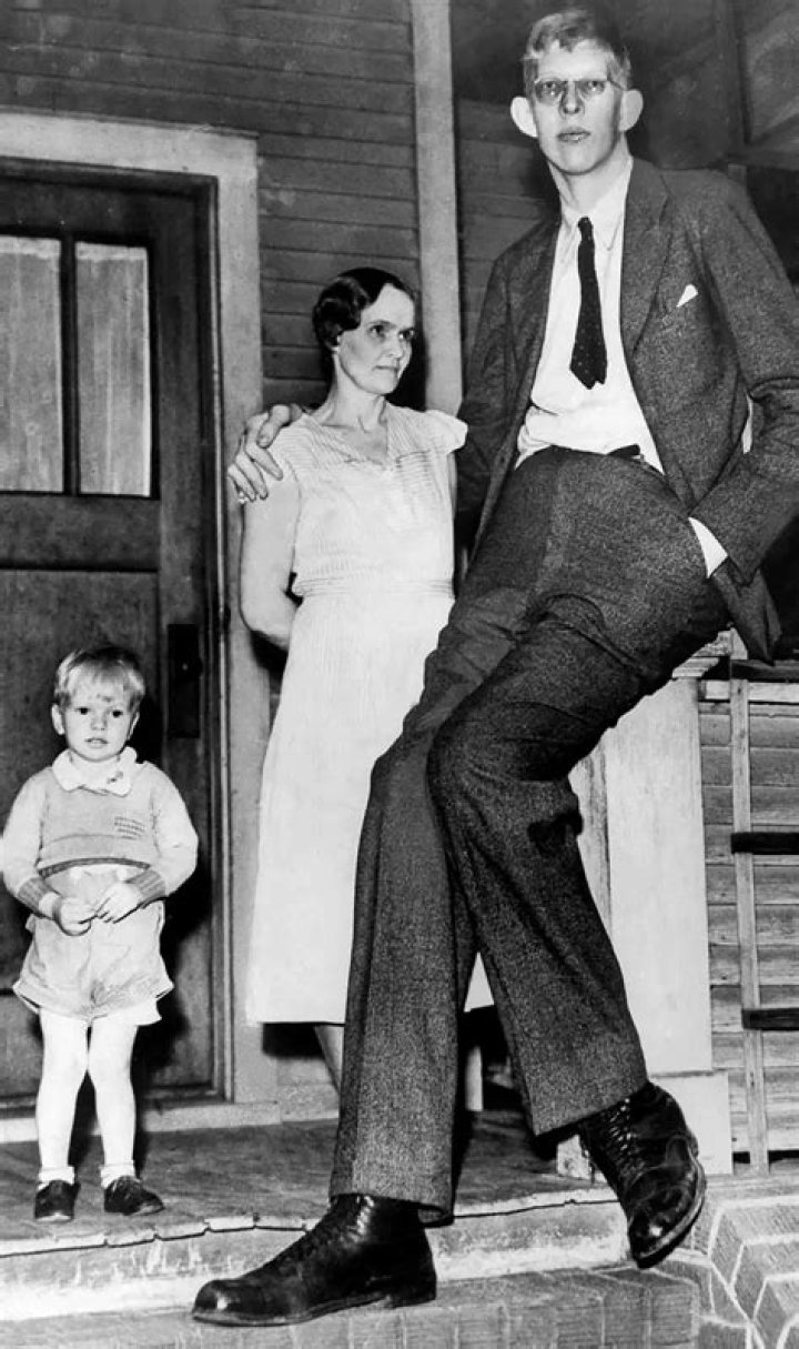 How tall was Robert Wadlow |