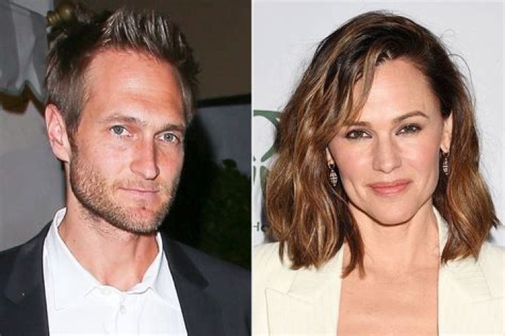 Jennifer Garner's Boyfriend's Stature Revealed