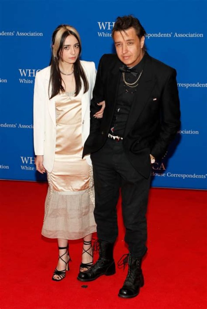 Julian Casablancas- Wiki, Age, Height, Wife, Net Worth (Updated on October 2023)