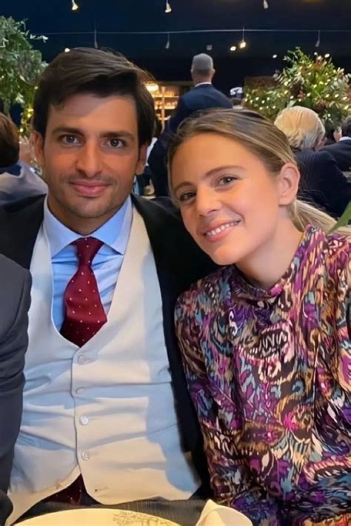 Know about Carlos Sainz's Girlfriend Isa Hernaez, Height, Age, Girlfriend, Net Worth, Salary and Con