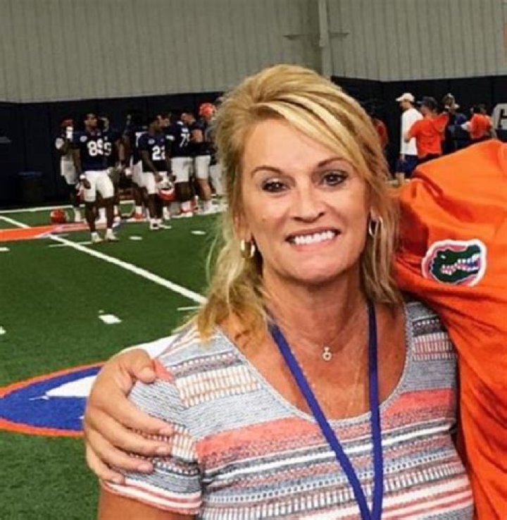 Linda Del Rio is the wife of the football coach Jack Del Rio. |