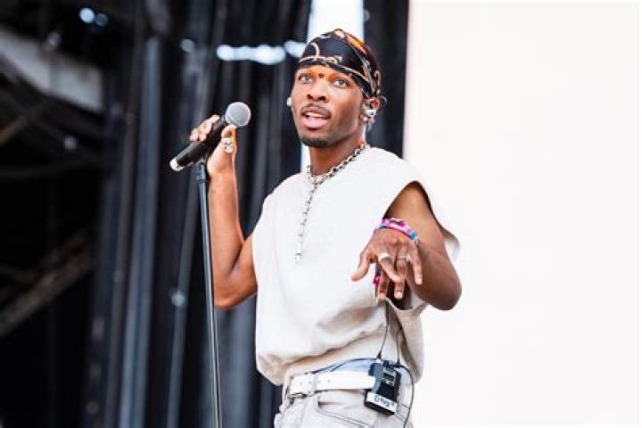 NF (Rapper) Wiki, Biography, Height, Weight, Wife, Family, Career, Songs, Net Worth, Facts
