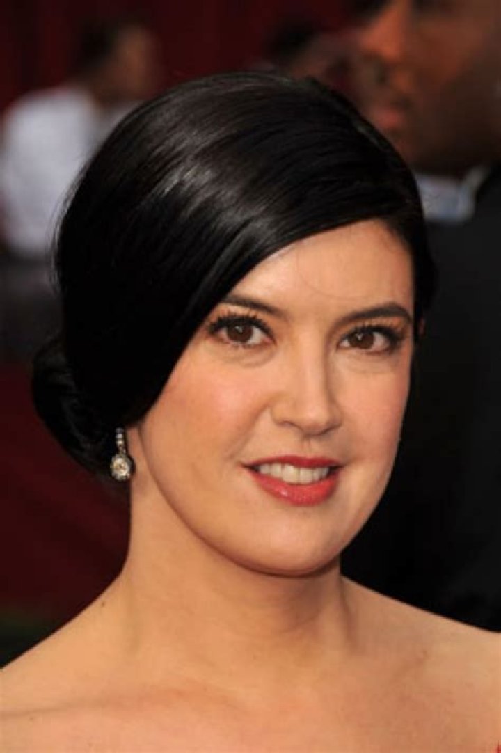 Phoebe Cates Biography | VivaX