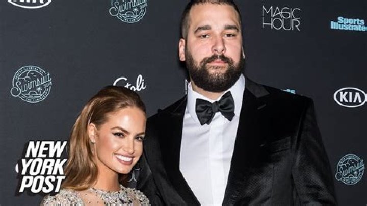 S.I. Swimsuit Model Haley Kalil Files For Divorce From Ex-NFL Star Ma
