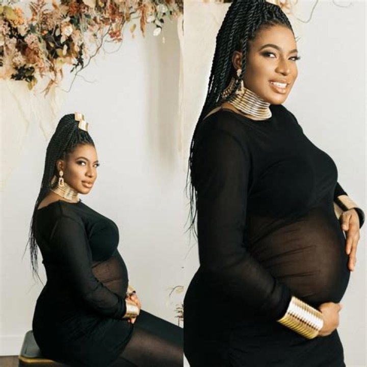 Secretly pregnant with first child ·