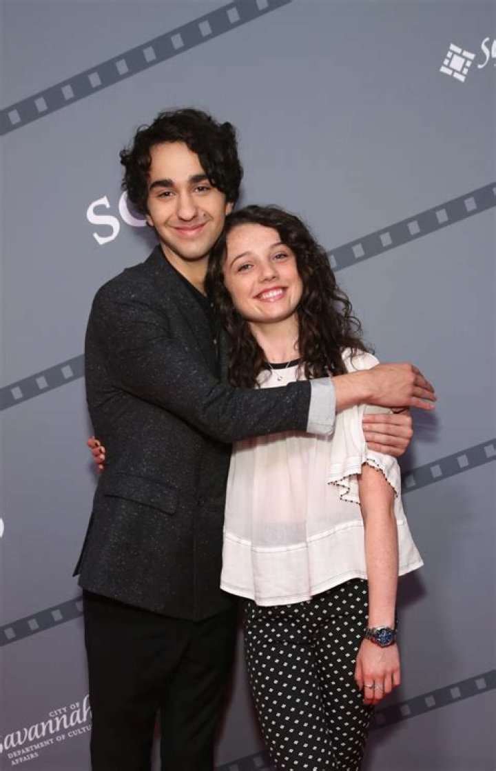 Stefania LaVie Owen Bio, Age, Height, Boyfriend, Net Worth