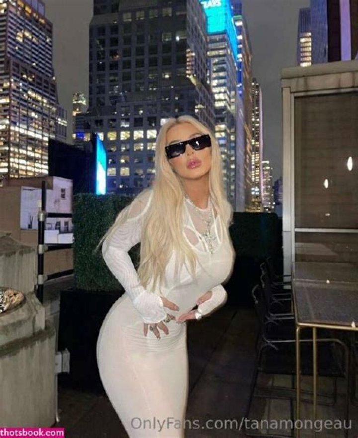 Tana Mongeau - photos - VoxVlog