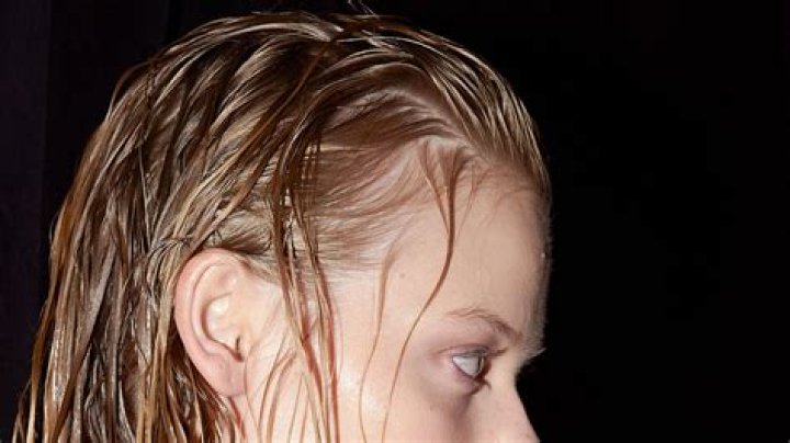 What is scalp steaming? We asked an expert to find out everything you need to know ·